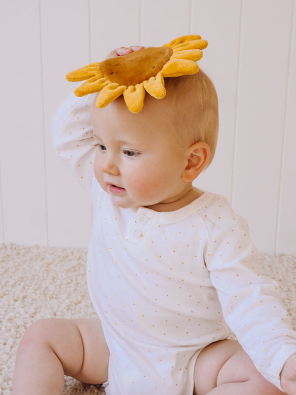 Tikiri - Baby - Sun Flower Scrunchie Toy